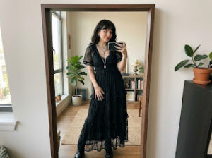 15 Soft Goth Outfit & Nail Combos That Will Upgrade Your Whole Summer Look